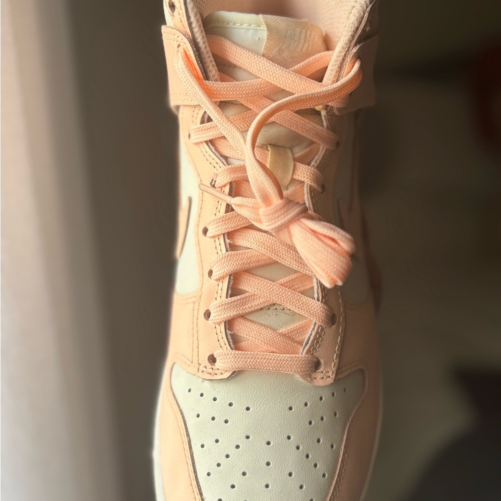 Nike Dunk High
Sail Crimson Tint (Women's)